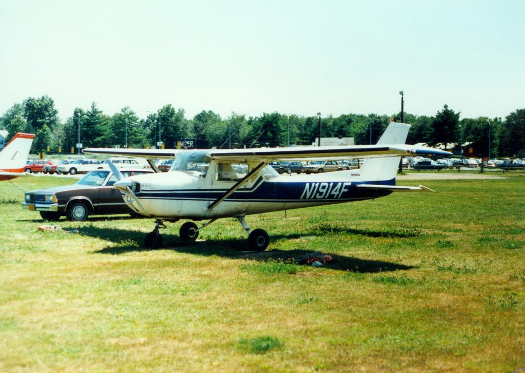 1966 Cessna 152M Aerobat N1914F at Dutchess County Airport, Poughkeepsie, NY, Нью-Хакенсак