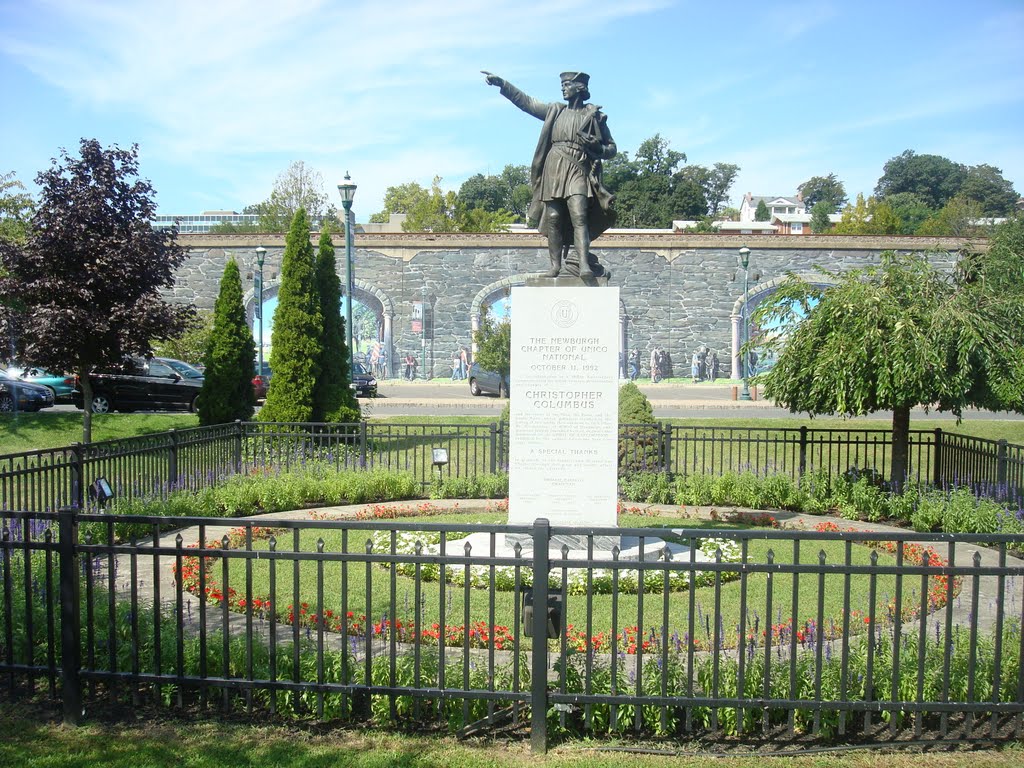 Columbus statue, Ньюбург