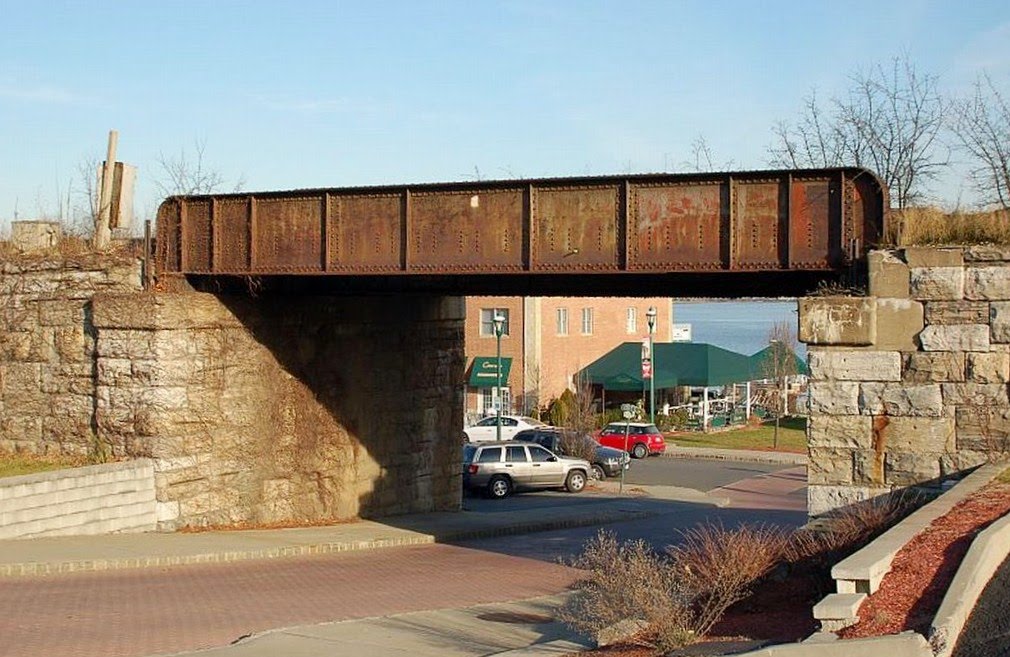 Plate-Girder Bridge on CSX Transportations "River Line" at Newburgh, NY, Ньюбург