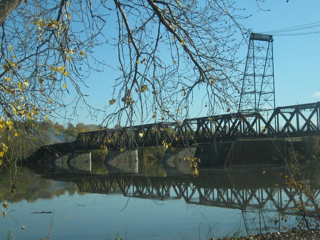 Railroad bridge over the Hudson in fall, Олбани