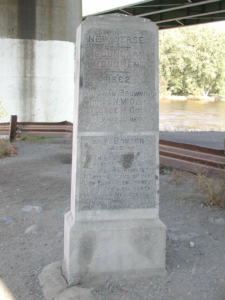 New Jersey Boundary Monument 1882 (under I-84 bridge), Порт-Джервис