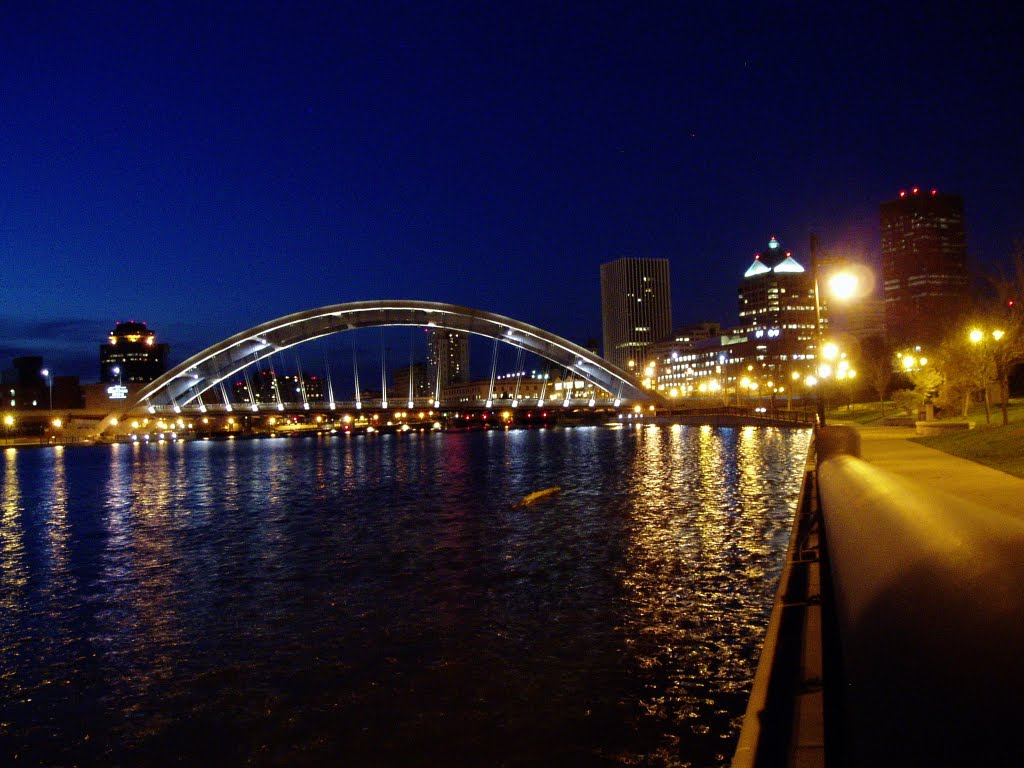Rochester, NY Genesee River bridge at night, Рочестер