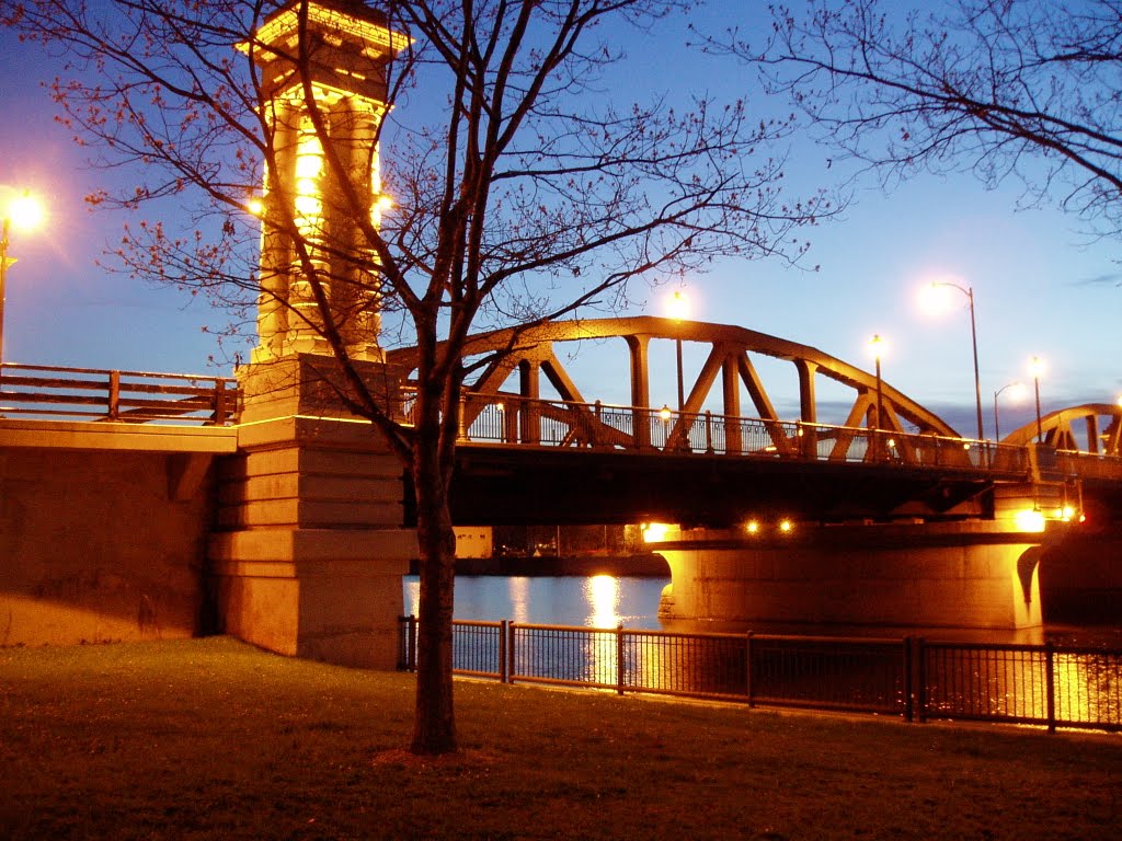 Ford Street Bridge at Night, Rochester, NY, Рочестер