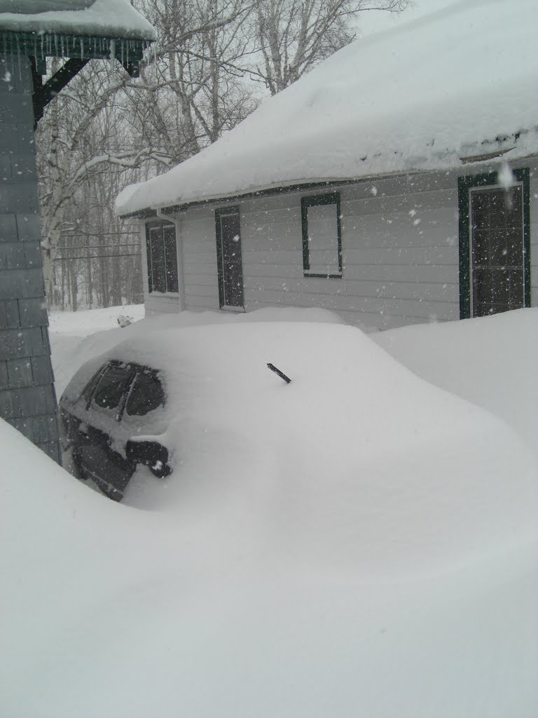 Spring snow storm - 30 inches fresh snow.  Our Volvo, buried! Saranac Lake, march 7, 2011., Саранак-Лейк