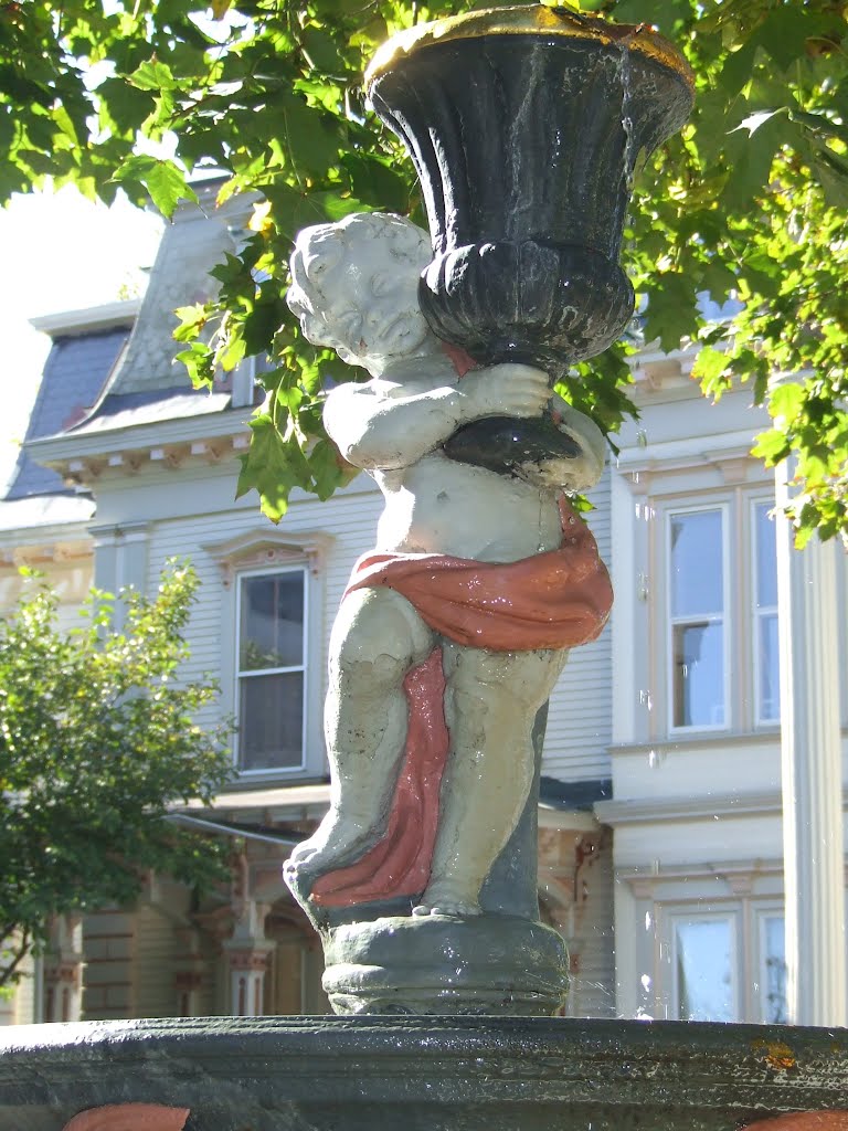 Cherub Water Fountain. Saratoga, NY, Саратога-Спрингс