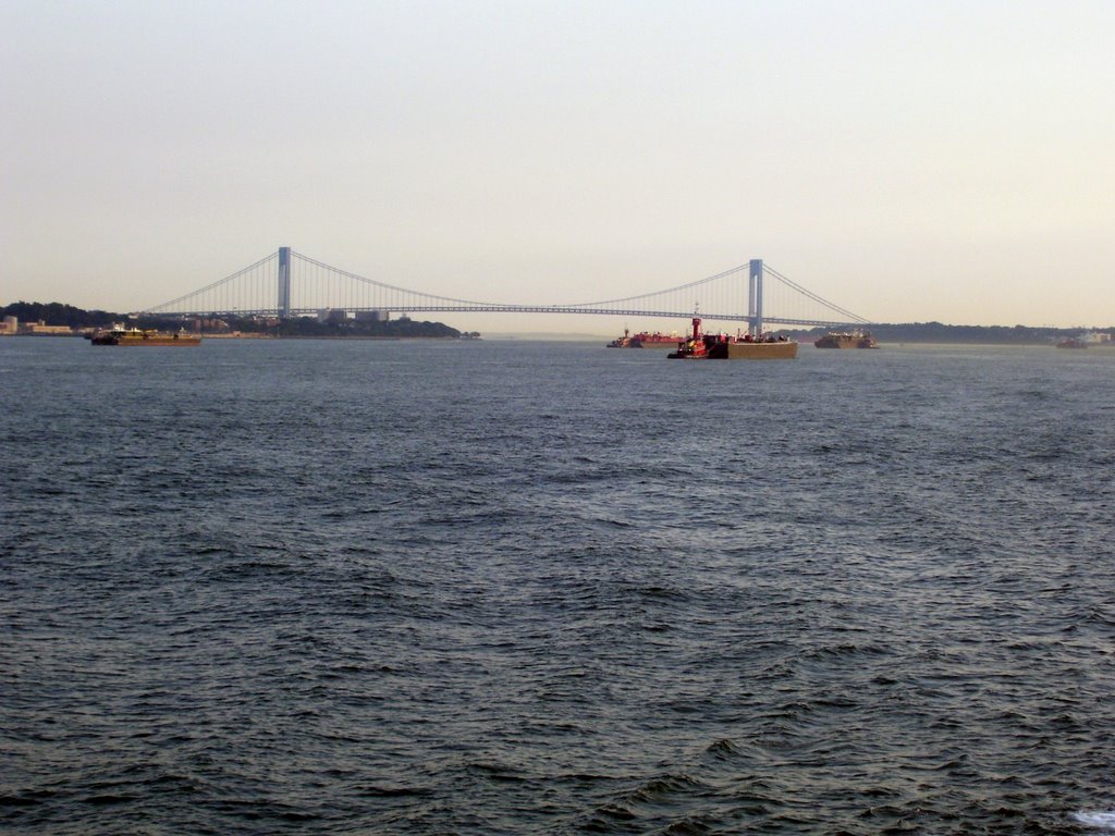 Verrazano-Narrows Bridge connecting Brooklyn-Staten Island & starting point of the NYC Marathon,USA, Саут-Бич