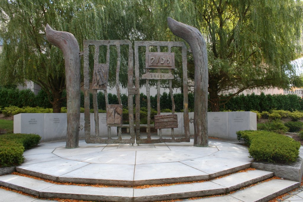 The Gates of Remembrance.  Holocaust Memorial, White Plains, NY, Уайт-Плайнс