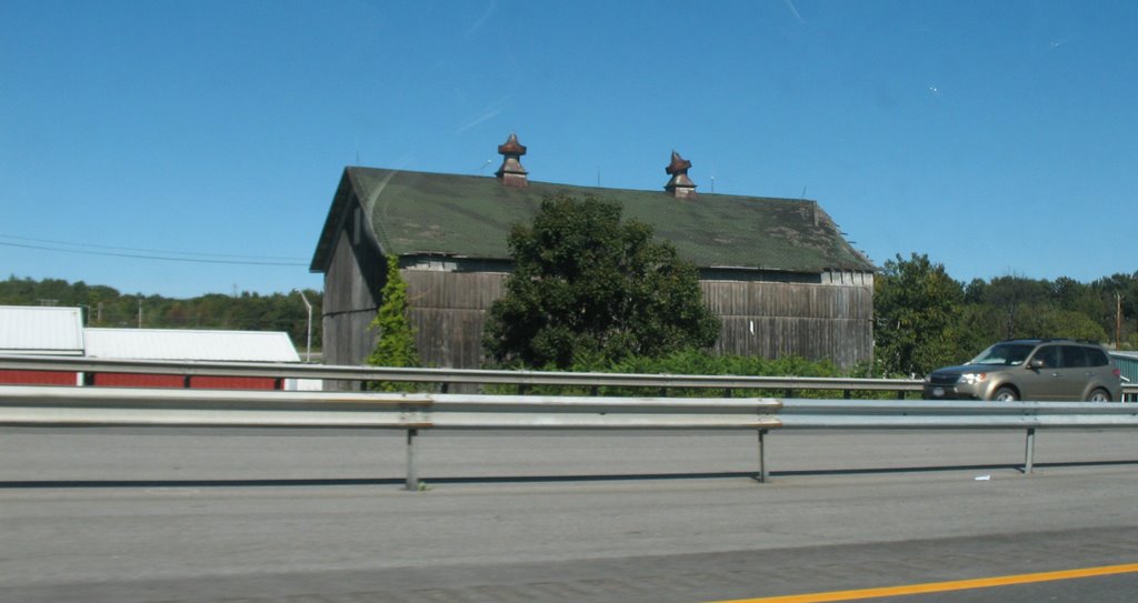 Old barn near Cavanaugh, Уайтсборо