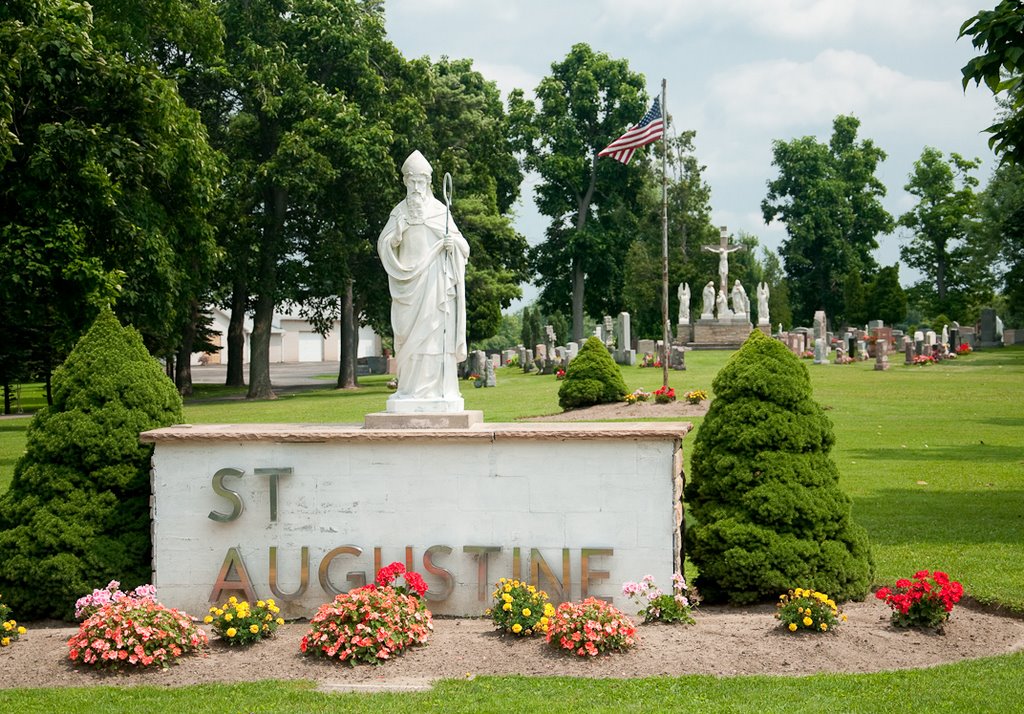 St. Augustine Cemetery, Элма-Сентер
