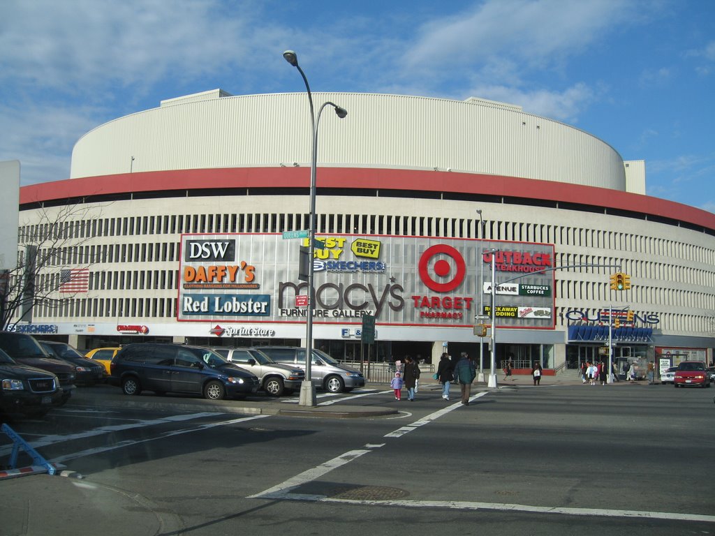 Queens Center Mall, Элмхарст
