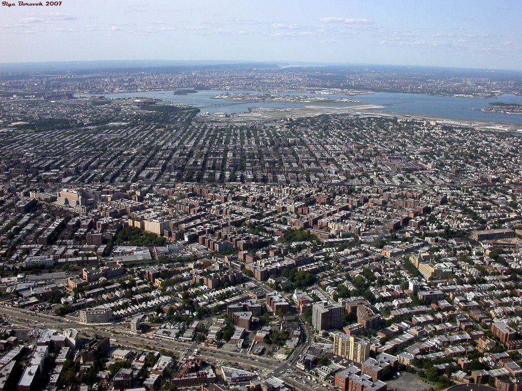 Above Broadway, Queens to Le Guardia (August 2007), Элмхарст