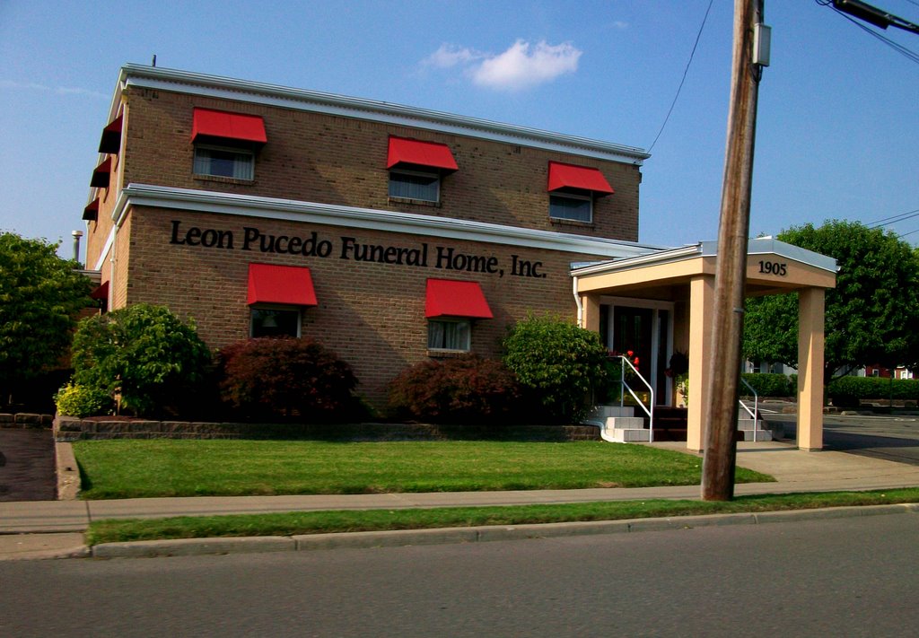 Leon Pucedo Funeral Home, Эндикотт