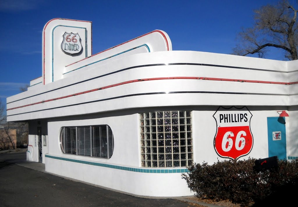 former Phillips 66 gas station, now 66 Diner, Historic Route 66, 1405 Central Avenue Northeast, Albuquerque, NM, built 1946. Converted to 66 Diner in 1987. Burned down in 1995. Rebuilt 1996., Альбукерк