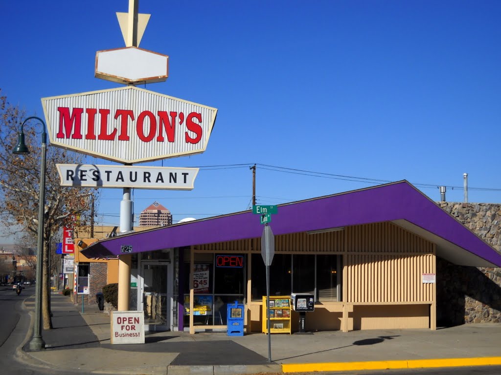 former Dennys Restaurant, now Miltons Restaurant, Central Ave, Historic Route 66, Albuquerque, NM, built in 1964. Style: Googie, Альбукерк