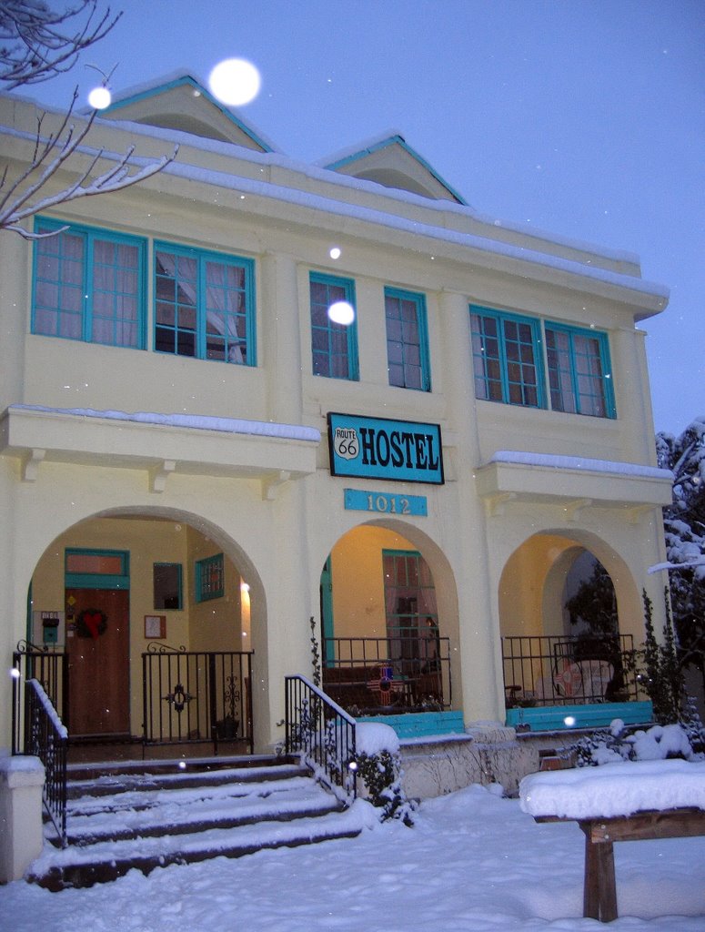 Route 66 Hostel in snow, Альбукерк