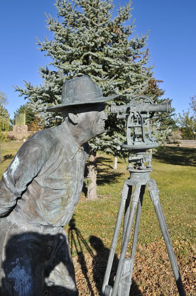 Monument to the surveyors who laid out Route 66, City Park, Moriarty, NM, Антони