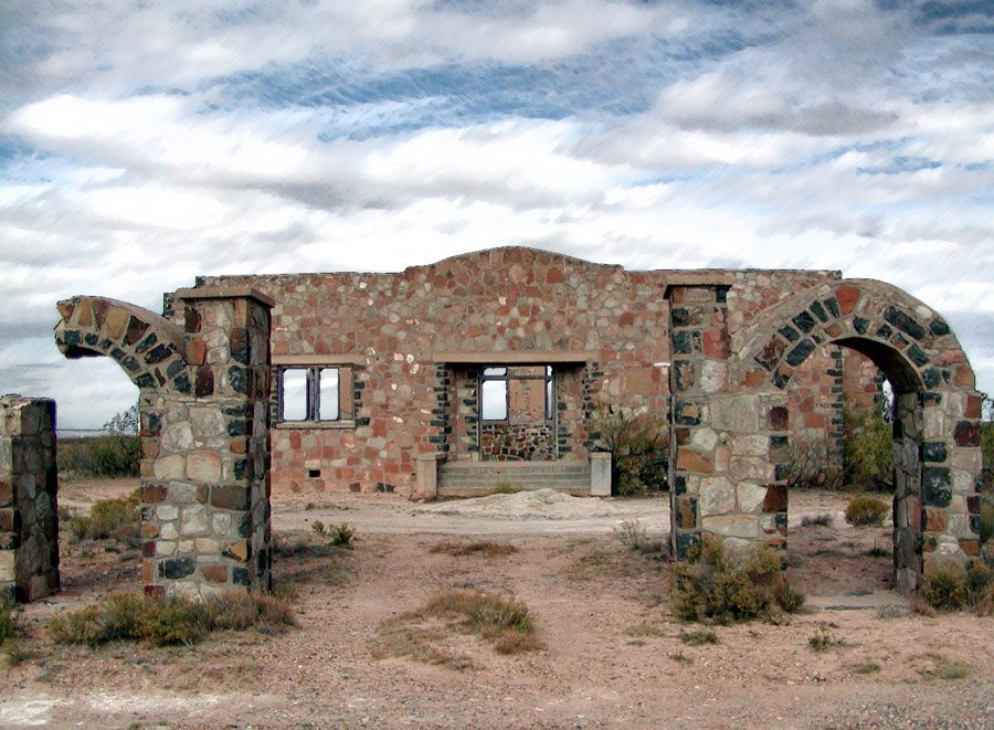 Old Frazier schoolhouse ruins on the way to Roswell NM, Декстер