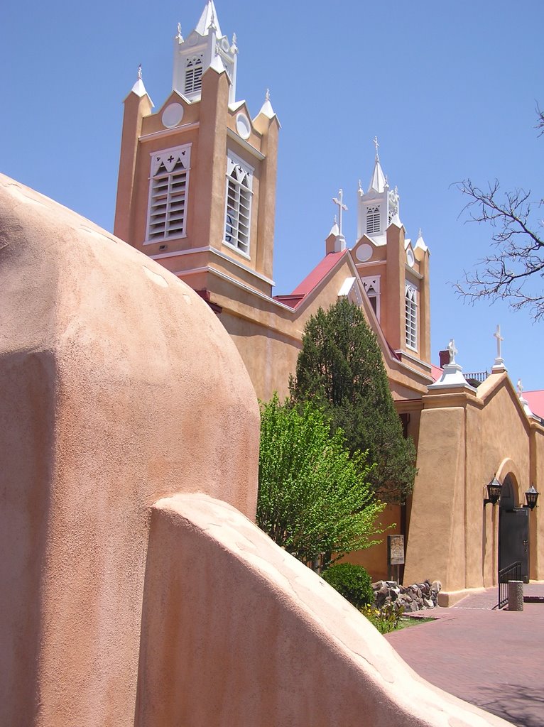 San Felipe de Neri Church, Old Town Albuquerque, Корралес