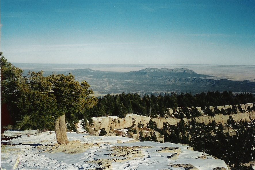View over Sandias to High Plains, Лас-Крукес