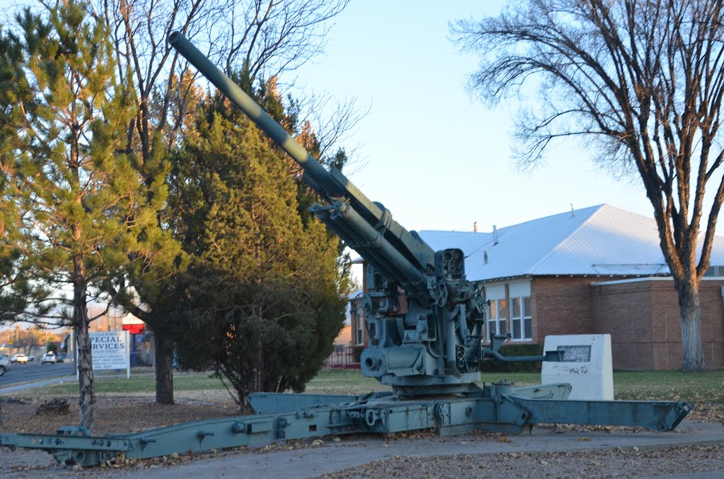 Artillery piece in Los Lunas, NM, Лос-Лунас