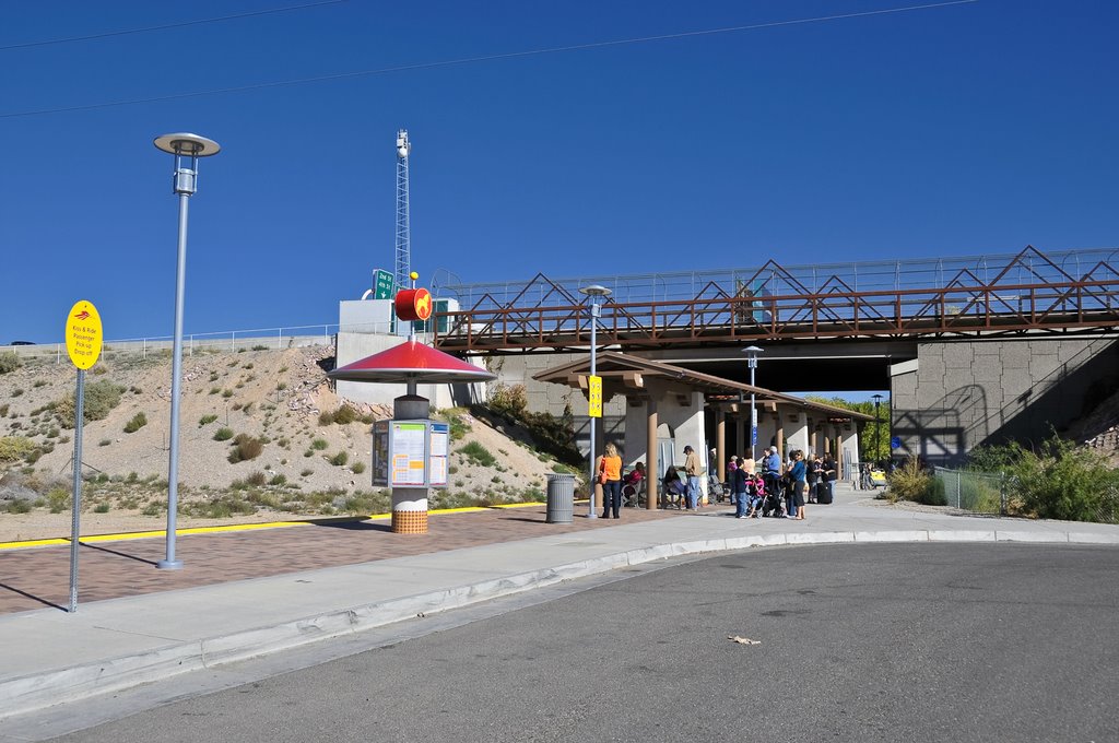 Los Ranchos/Journal Center station on the New Mexico Rail Runner Express commuter rail line., Норт-Валли