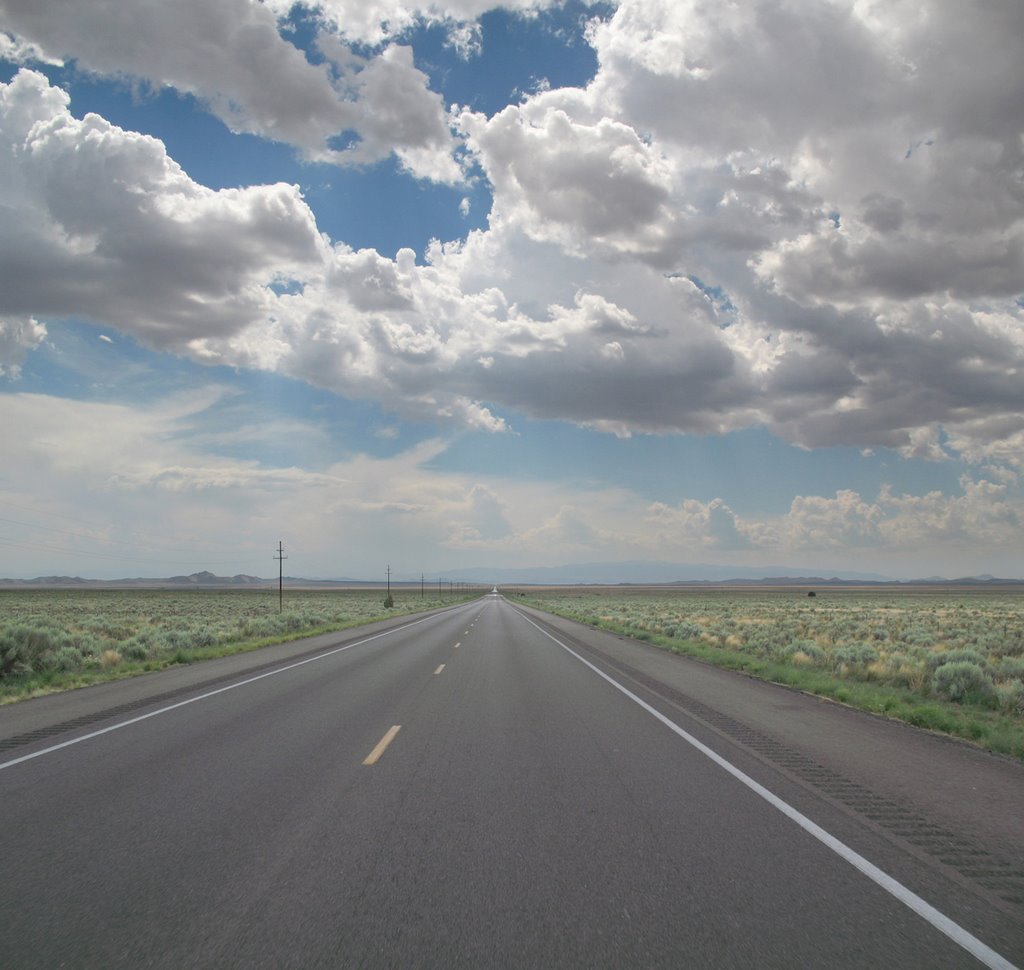 Endless desert road scene, Ранчес-оф-Таос