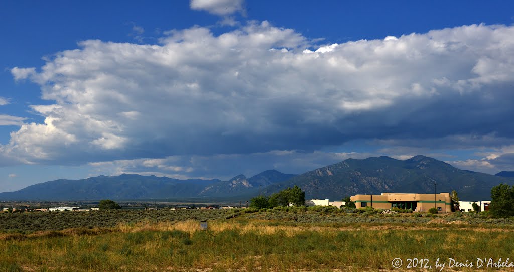 Panoramic mountains in Toas, NM, Ранчос-Де-Таос