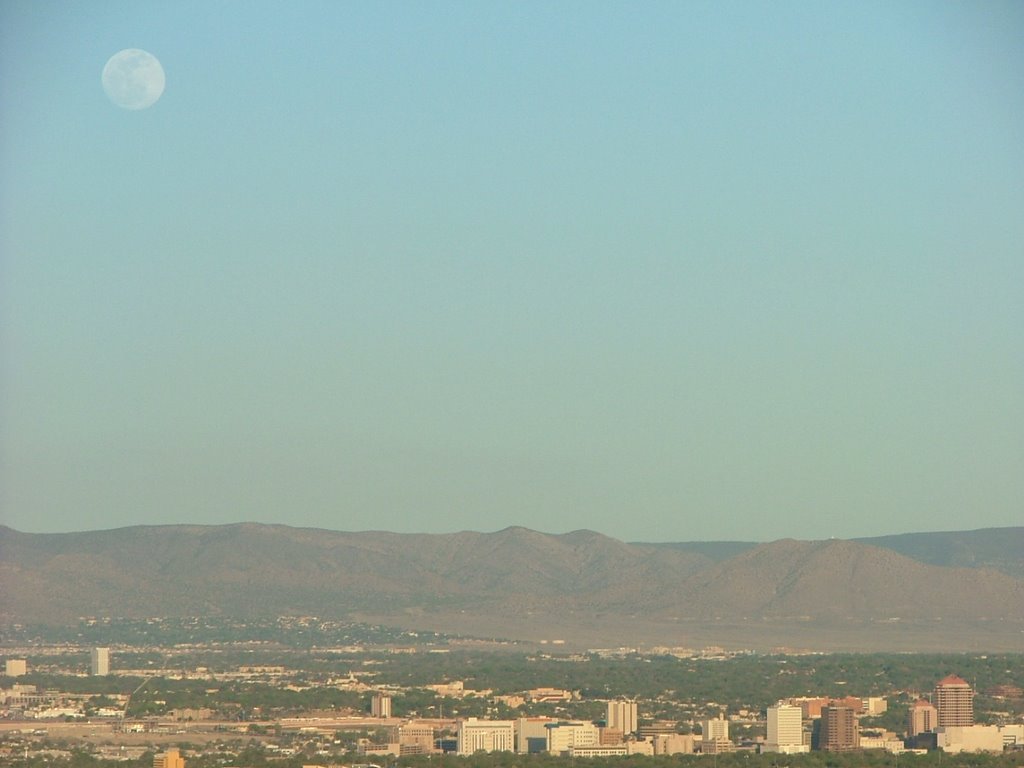 Full Moon over Albuquerque, New Mexico, Рио-Ранчо-Эстатес