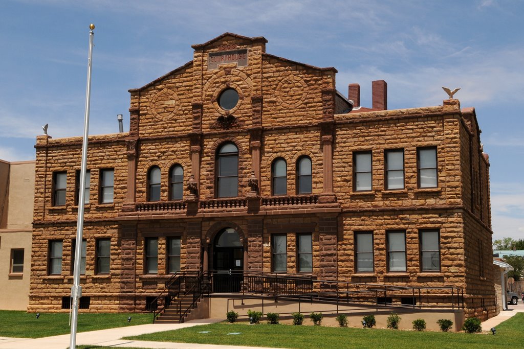 Guadalupe Co. Courthouse (1909) Santa Rosa, NM 6-2009, Санта-Роза