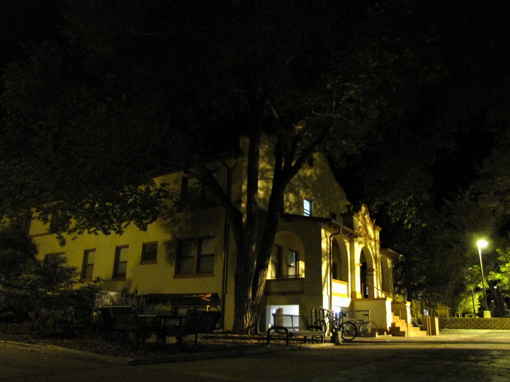 NMT, Presidents Hall at night. May 2009, Сокорро