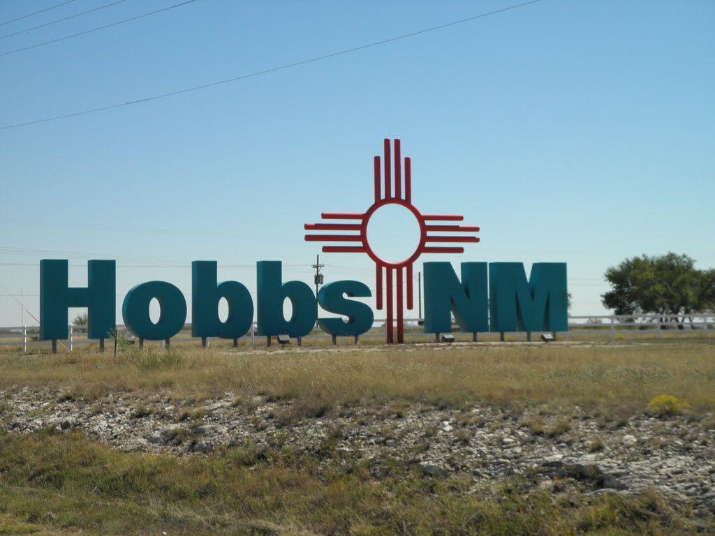 Sign on US62 & US180 at western edge of Hobbs, NM, Татум