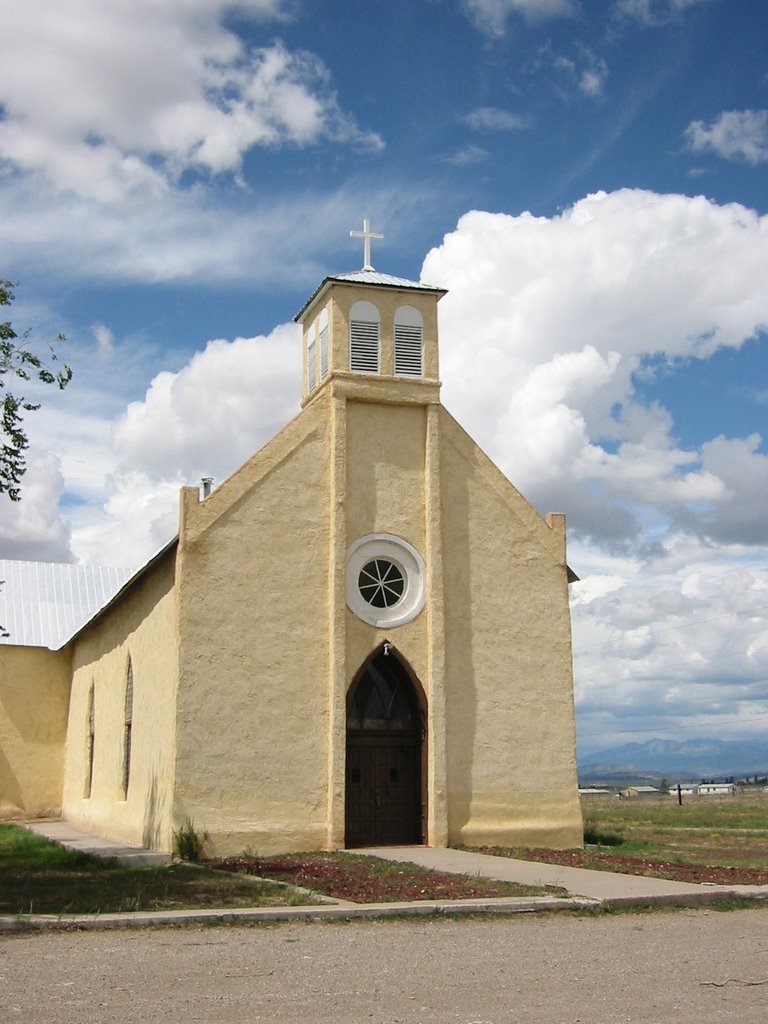 Yellow Church near Tierra Amarillo NM, Тьерра-Амарилла
