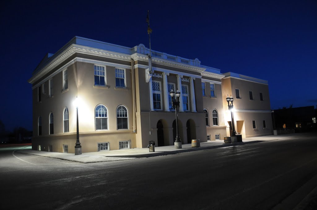 Rio Arriba County Courthouse (1917) Tierra Amarilla, N.M. 5-2013, Тьерра-Амарилла