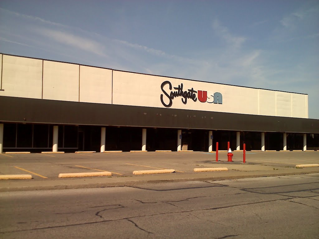 Southgate USA shopping center in Bedford, Ohio, Бедфорд