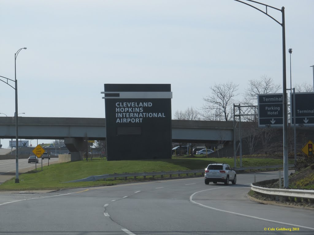 Cleveland Hopkins Intl Airport Entrance, Брук-Парк