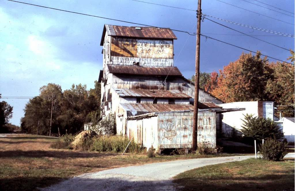 Old Mill - Bettsville, Ohio 1989, Бургун