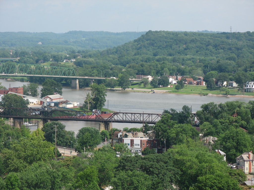 looking southeast across the confluence of the Muskingum and Ohio Rivers, Marietta, Ohio, Девола