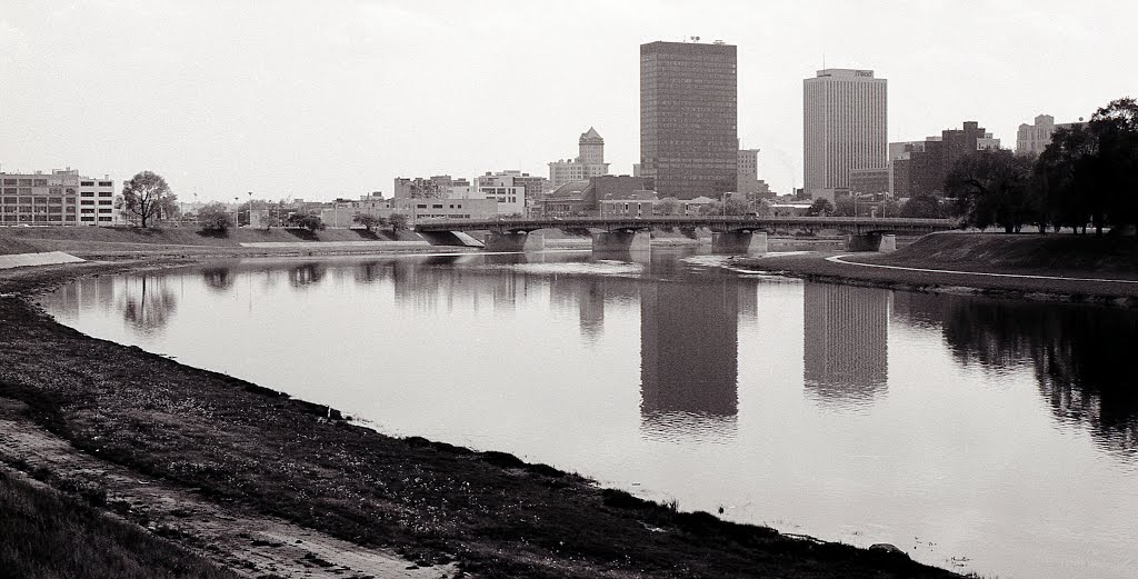 1982 Dayton , Ohio - Mad River - skyline view, Дэйтон