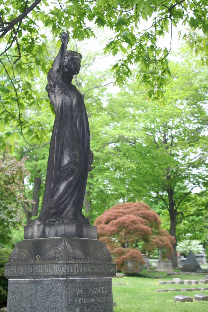 Spring in Lakeview Cemetery, Ист-Кливленд