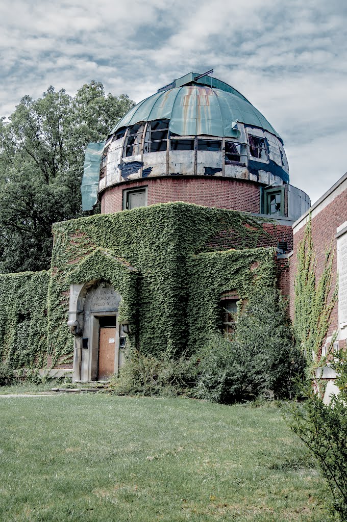 Warner and Swasey Observatory Ruin - Front and Dome, Ист-Кливленд