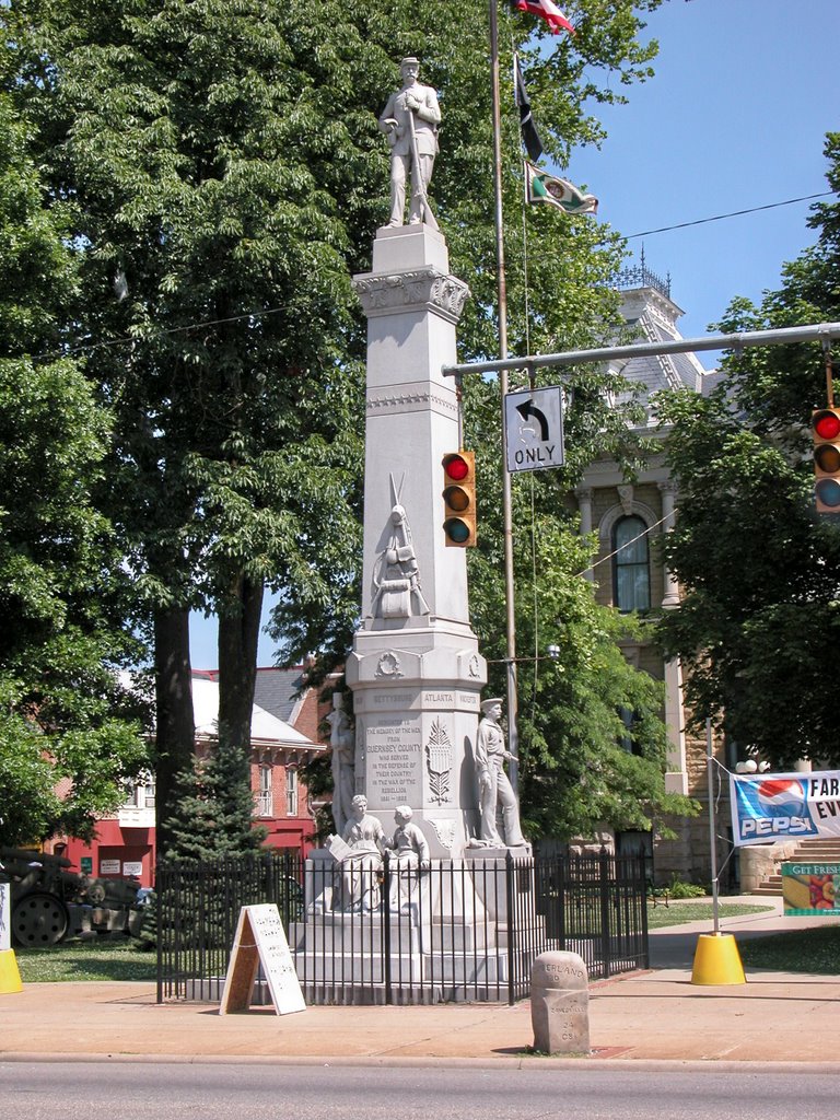 Guernsey County Civil War Monument, Courthouse Grounds, Cambridge, Ohio, Кембридж