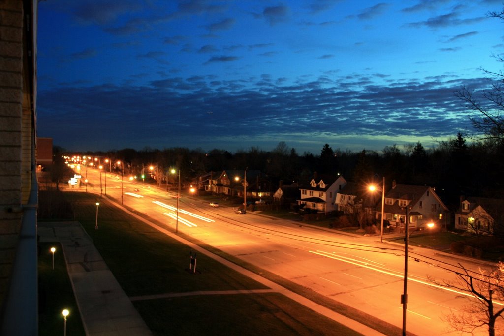 Night view of South Taylor Road, Кливленд-Хейгтс