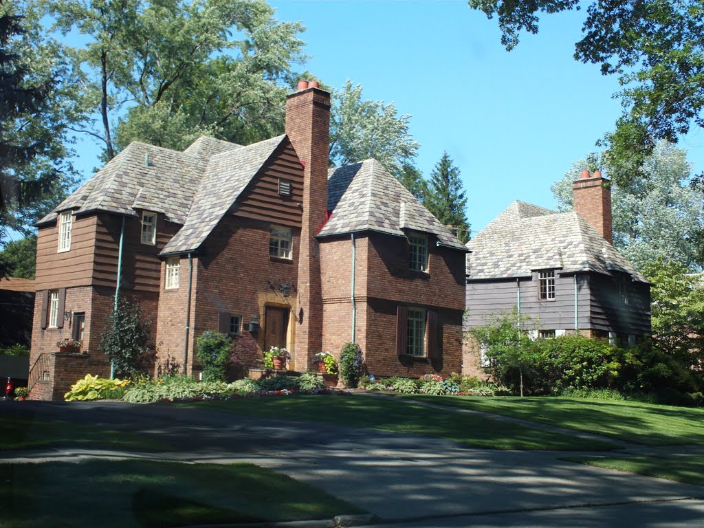 Brewster Road. A John D Rockefeller Jr. development in East Cleveland Ohio of French Norman Style architecture, Кливленд-Хейгтс