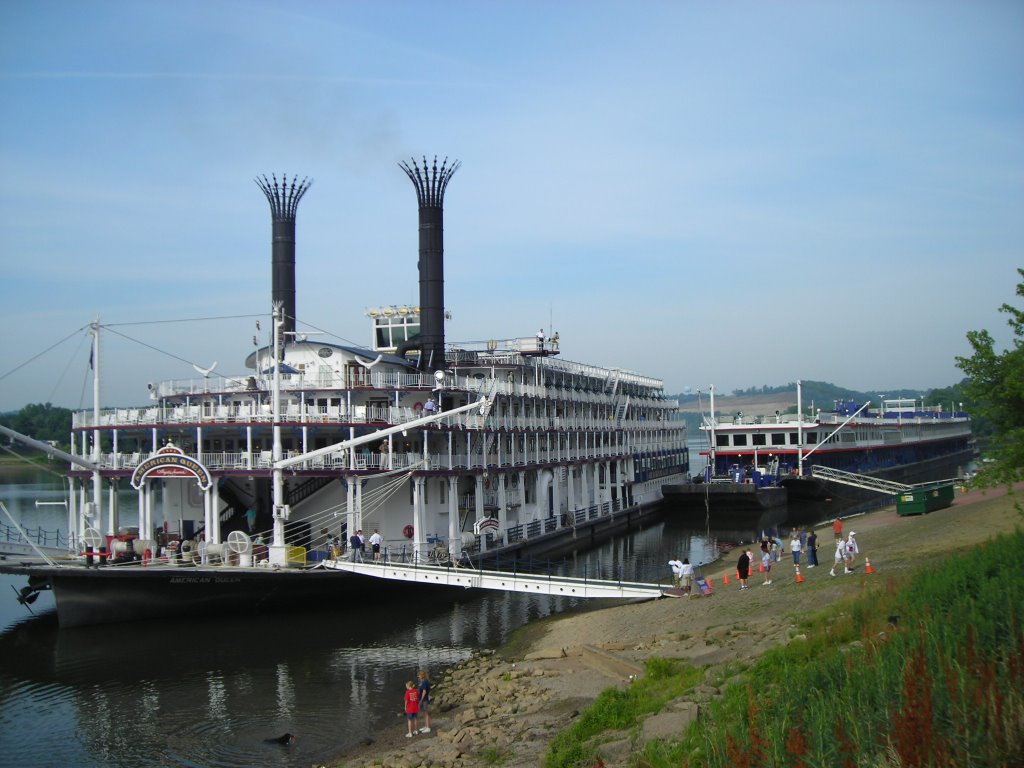 American Queen and River Barge visit Marietta, Маритта