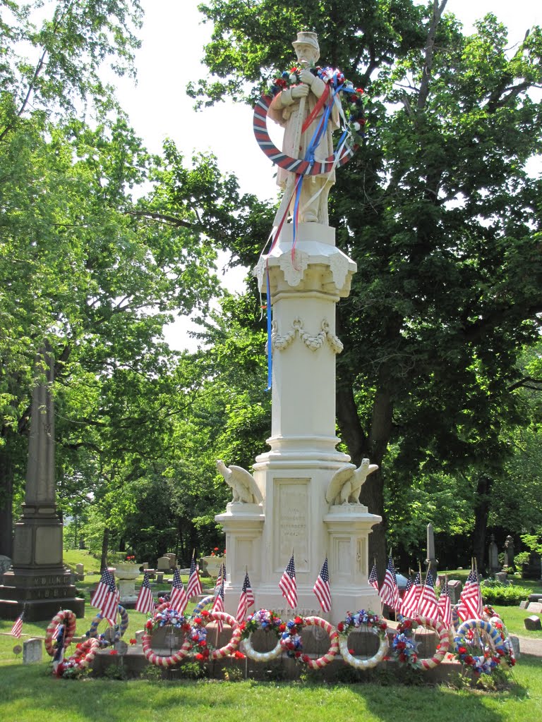 Civil War Monument Massillon Cemetery, Massillon, Ohio. Robert A. Pinn and William R Richardson Congressional Metal of Honor Winners are buried at this site., Массиллон