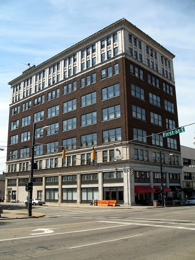 Ideal Department Store Building, 55-59 Lincoln Way E., Massillon, OH, Массиллон