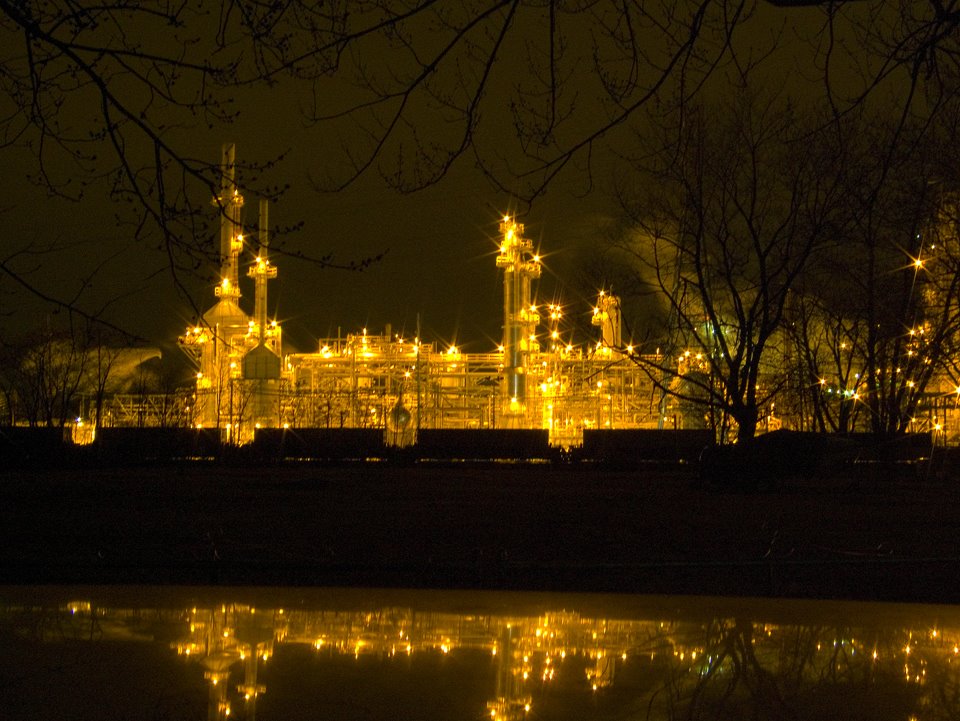Sun Oil Refinery at Night, Миллбури