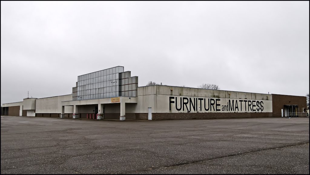 Mattress Warehouse Front and Side, Могадор