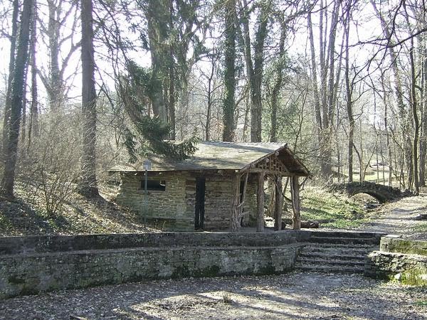 old pool house in the woods Linder Park Norwood,ohio, Норвуд