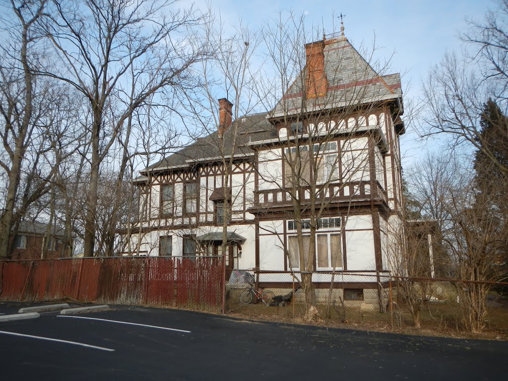 Old Home..  College Hill,  Ohio  (side view), Норт-Колледж-Хилл